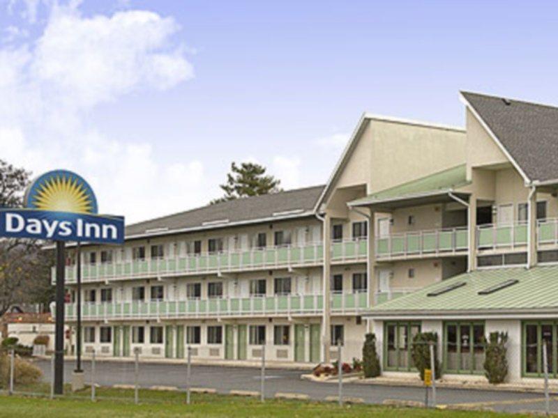 Days Inn By Wyndham Harrisburg North Exteriör bild