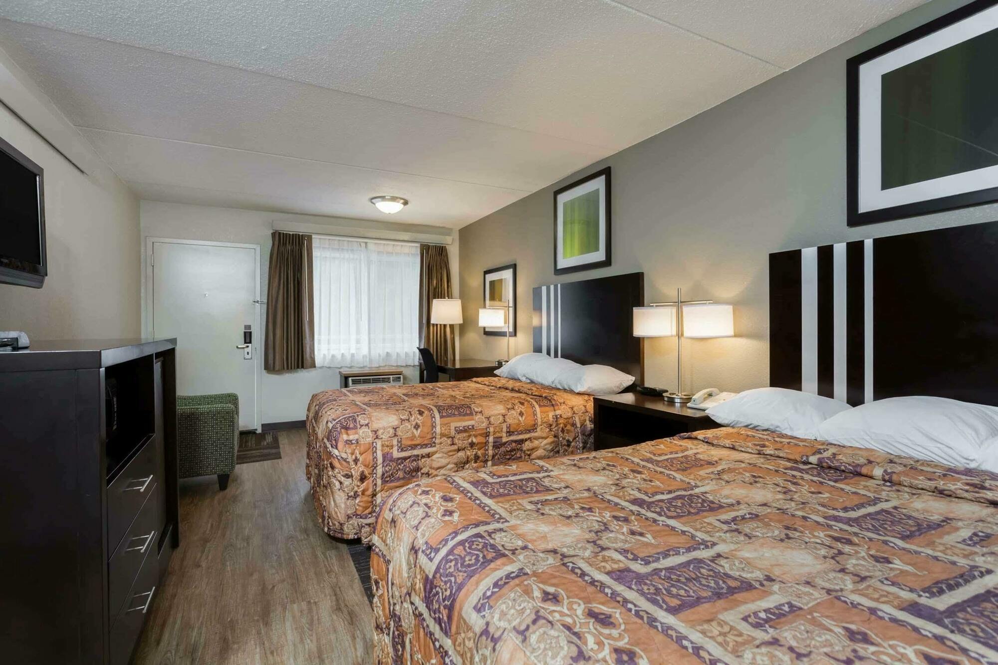 Days Inn By Wyndham Harrisburg North Exteriör bild