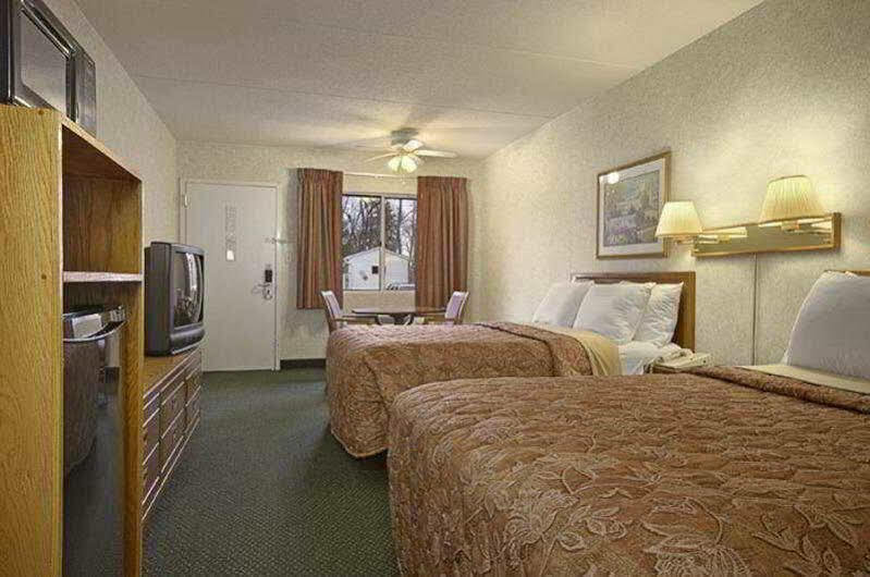 Days Inn By Wyndham Harrisburg North Exteriör bild